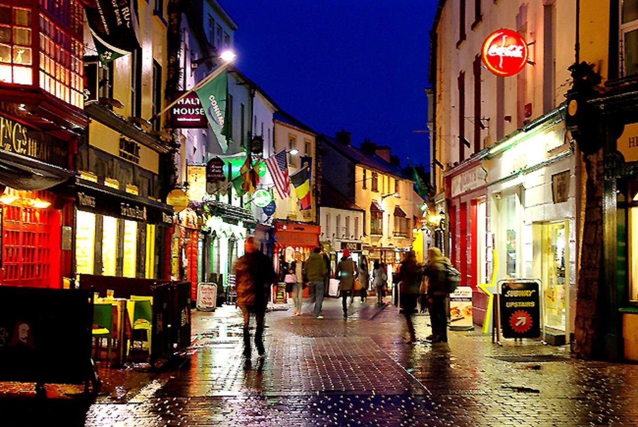 Cosy In With Balcony 32 M² View * Galway
